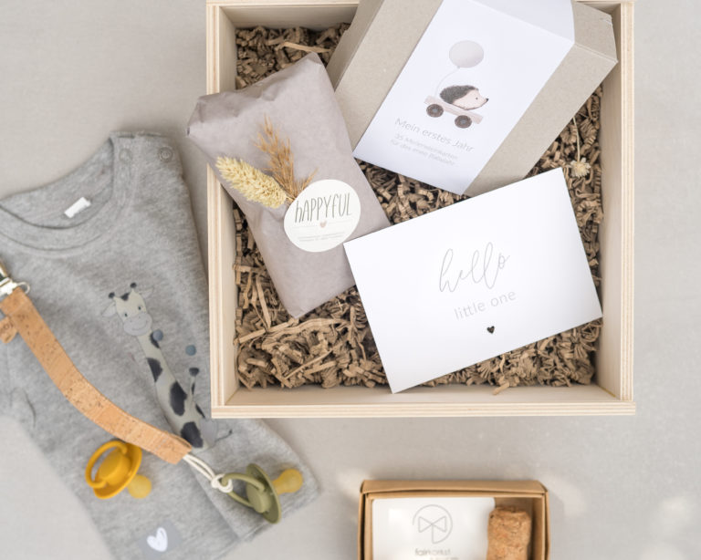 Geschenke zur Geburt - Hooray a Baby Geschenkbox | hey-julisa.com